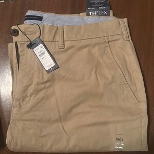 NWT. Tommy Hilfiger Chino